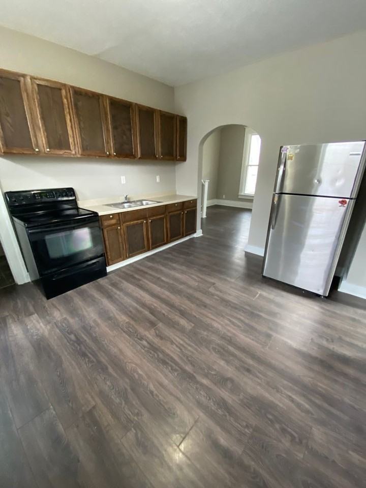 2406 Fox Ave - Photo 3 of 7