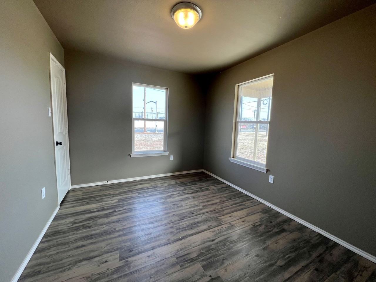 2207 E Main St - Photo 5 of 12