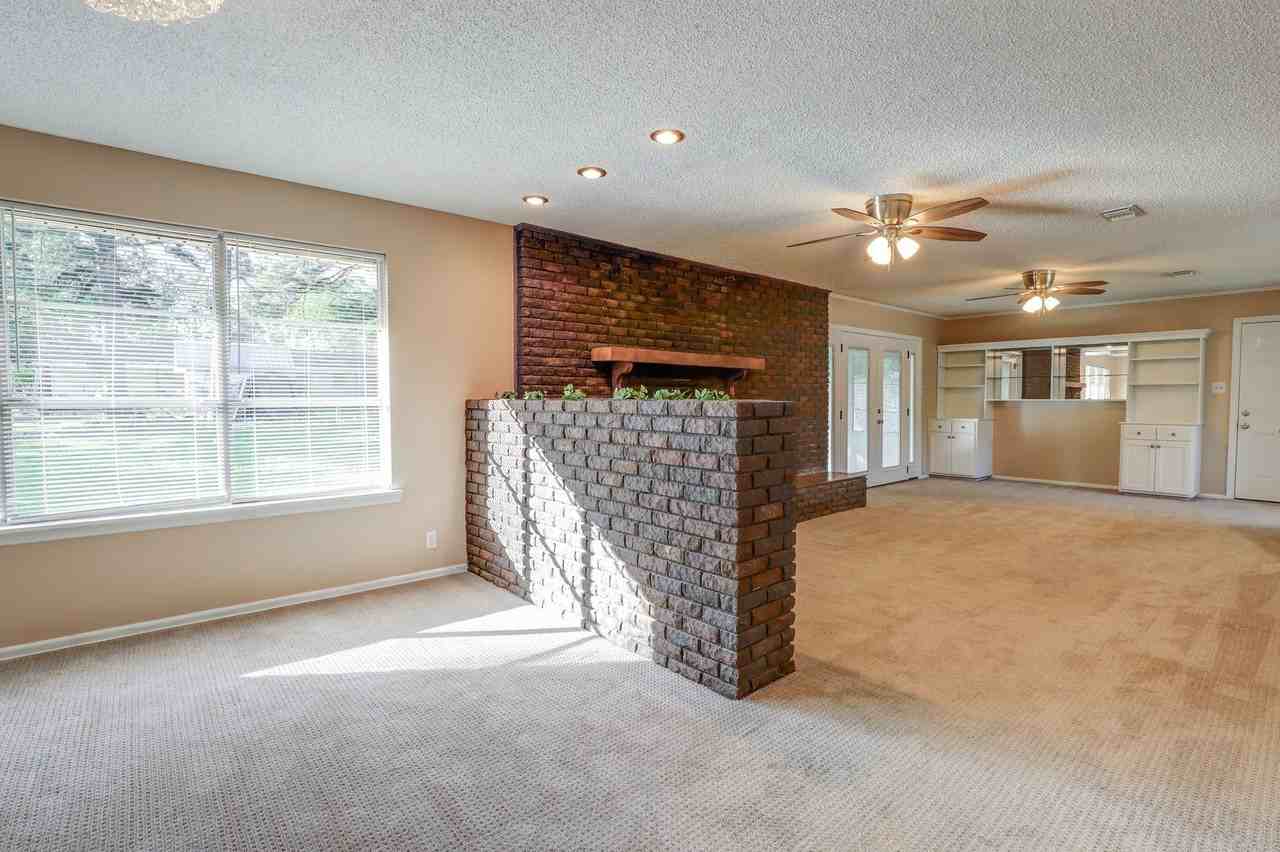 809 Redwater Rd - Photo 3 of 14