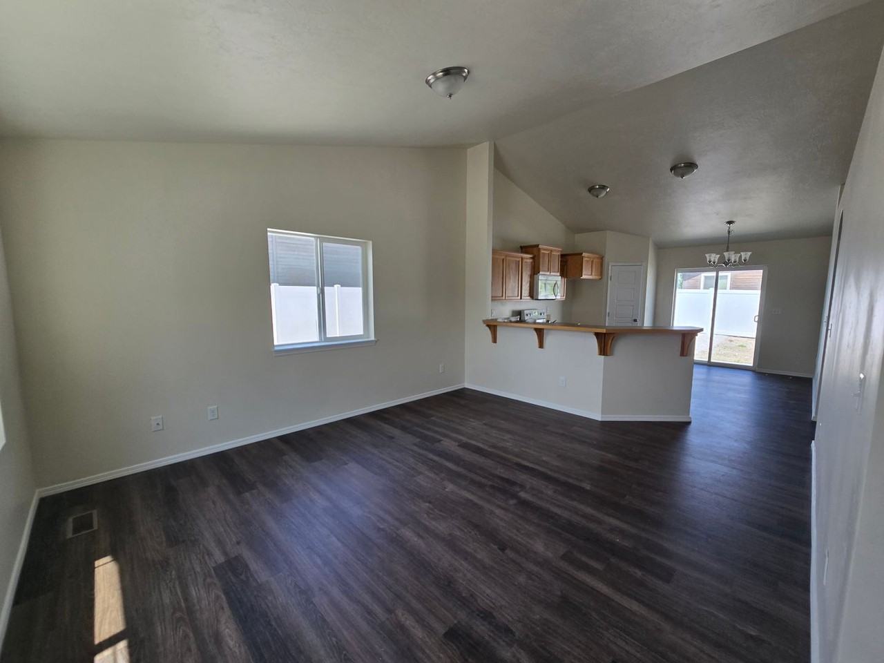 649 Clinton Dr - Photo 2 of 15