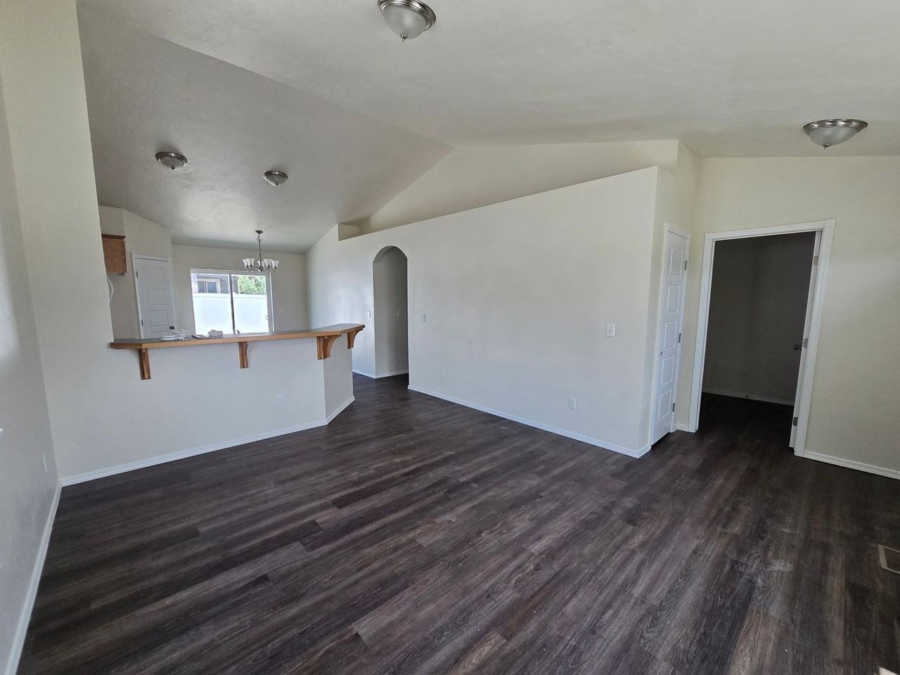 649 Clinton Dr - Photo 3 of 15