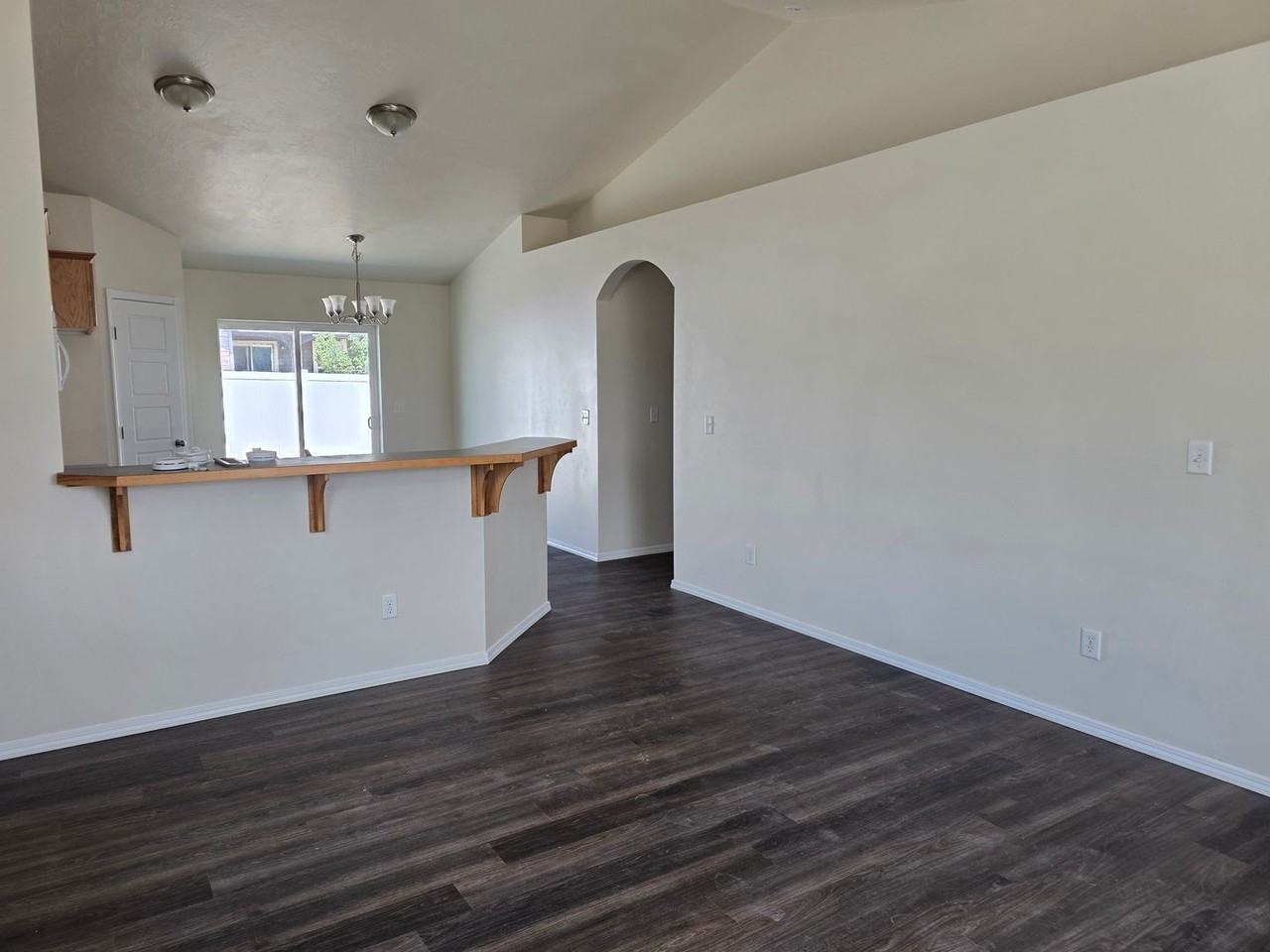 649 Clinton Dr - Photo 4 of 15