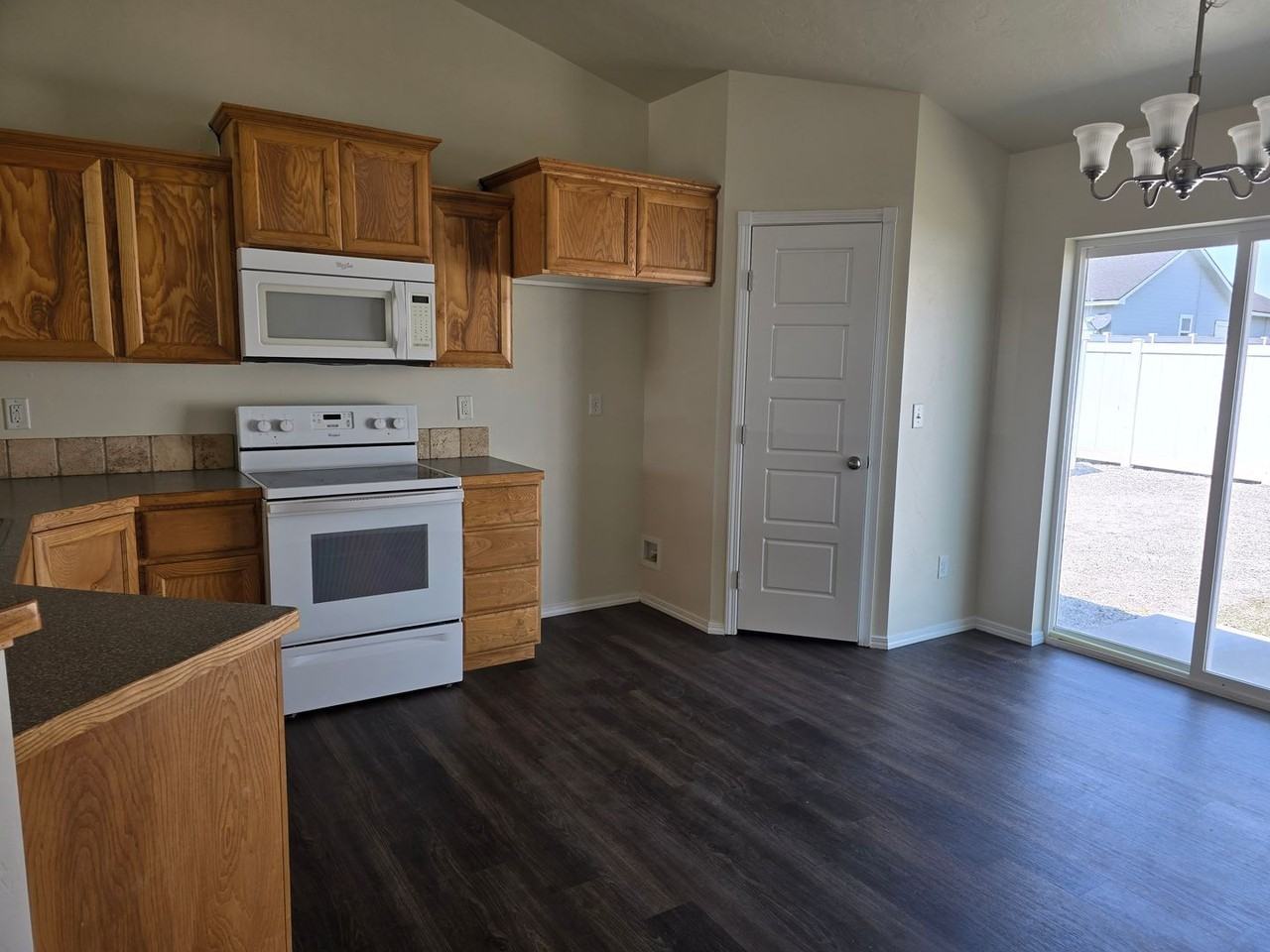 649 Clinton Dr - Photo 6 of 15