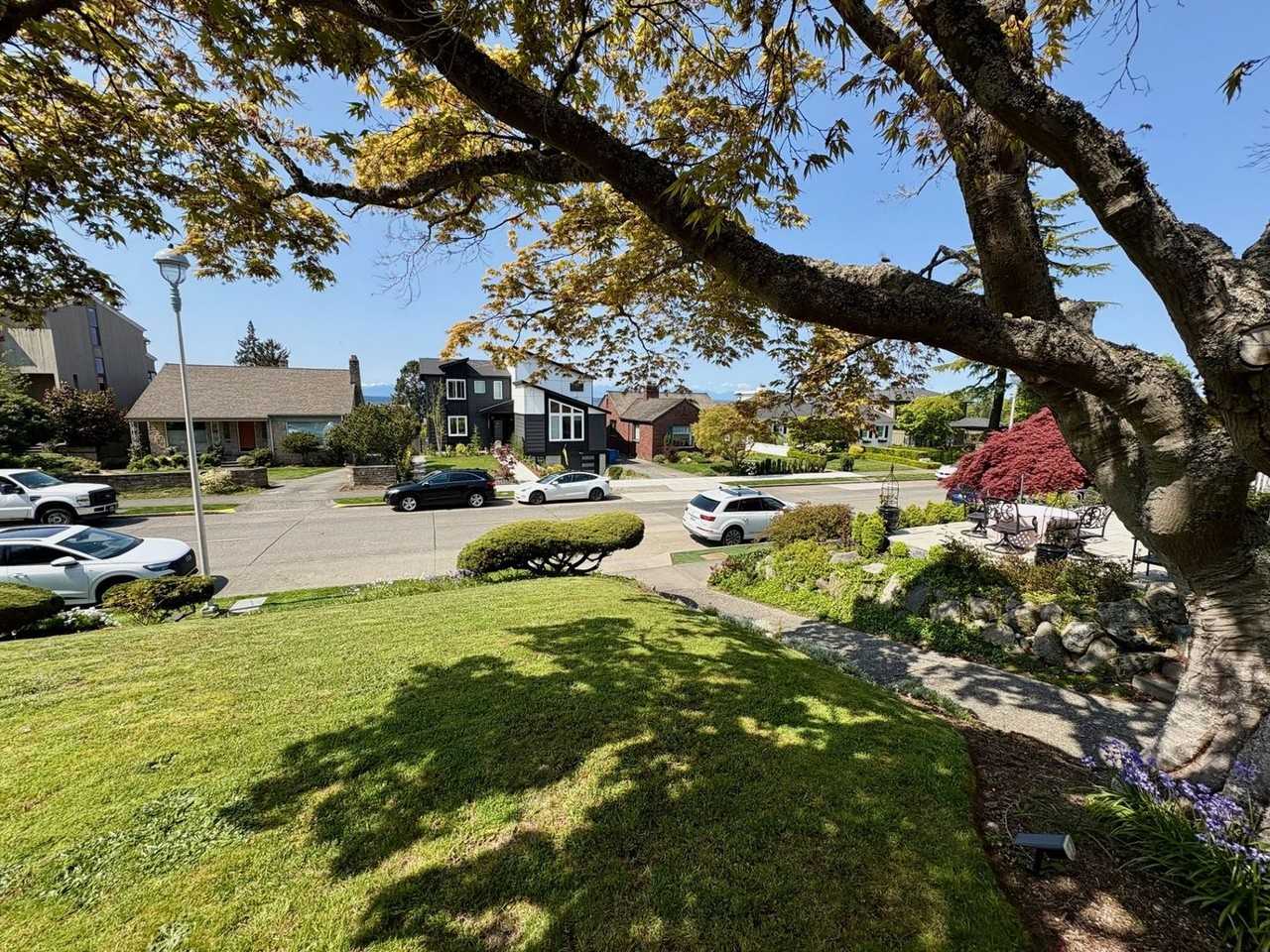 3038 W Viewmont Way W - Photo 4 of 16