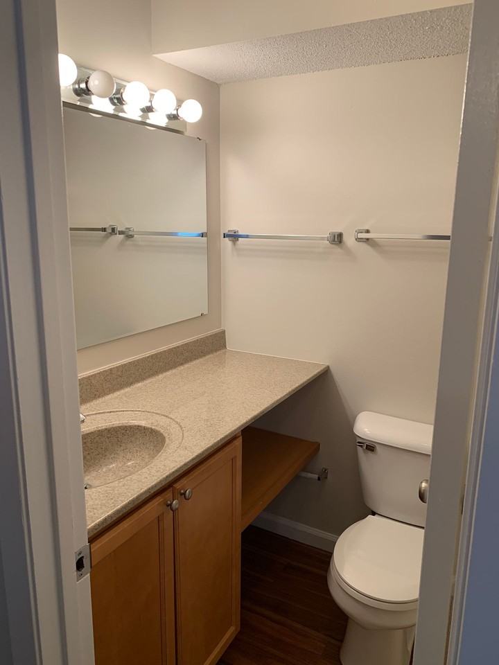 1003 W. Stoughton - Photo 3 of 10