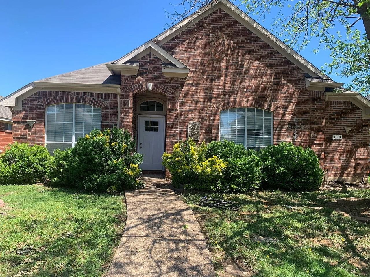 1109 Christopher Ln - Photo 3 of 3