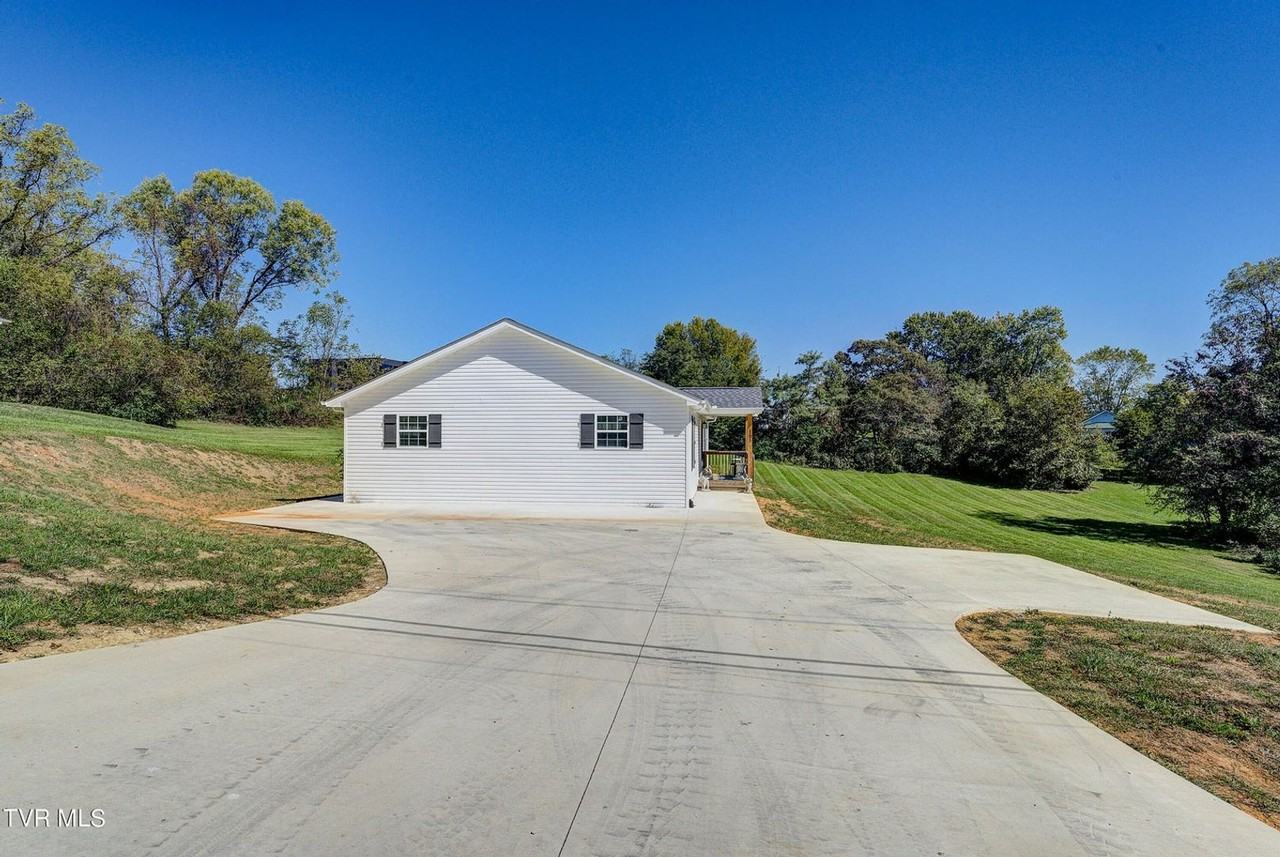 105 Housley Ave - Photo 2 of 15