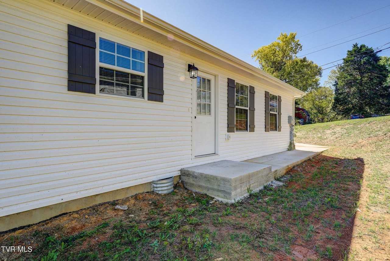 105 Housley Ave - Photo 3 of 15