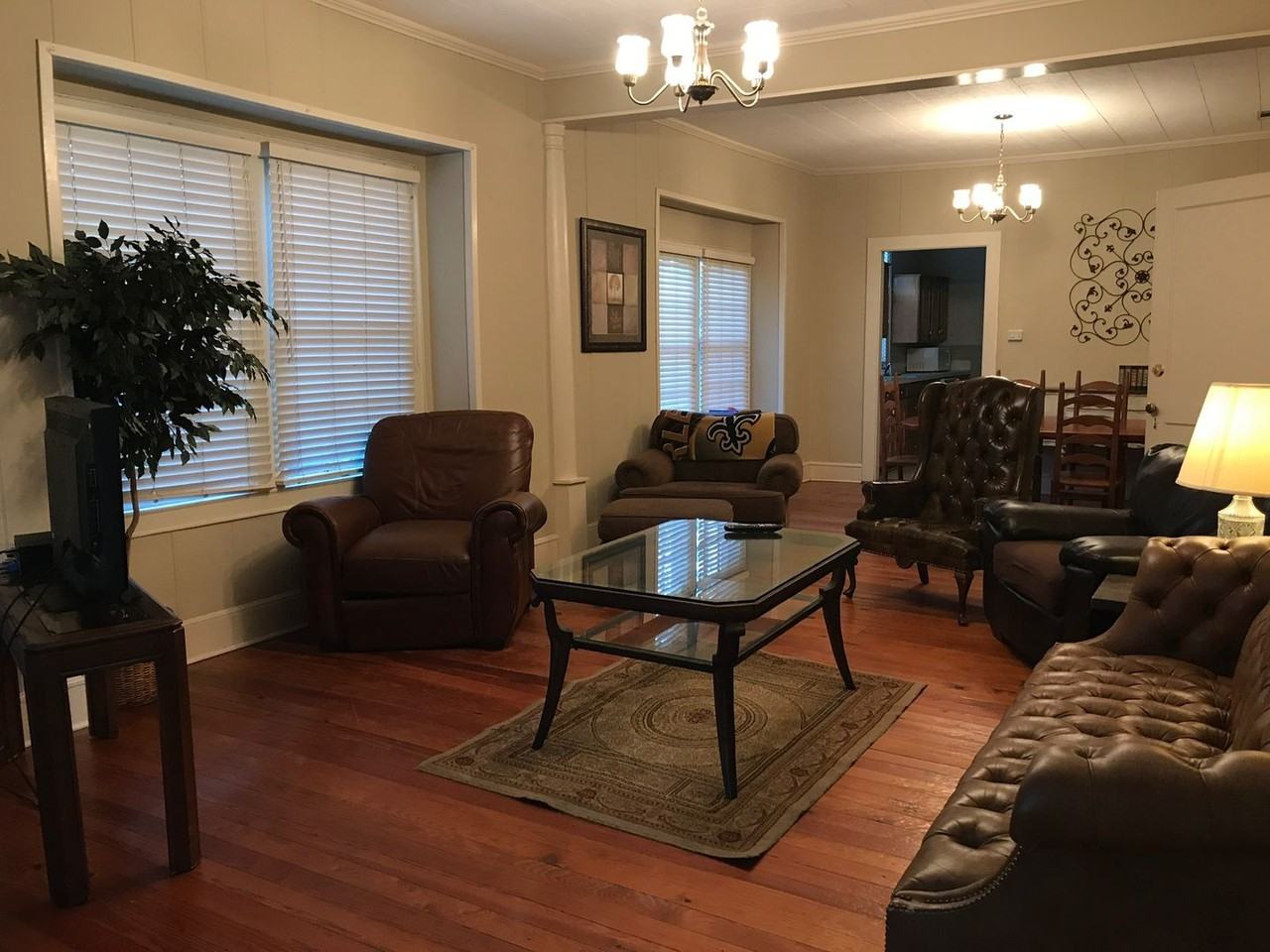 414 Nicholls St - Photo 2 of 9