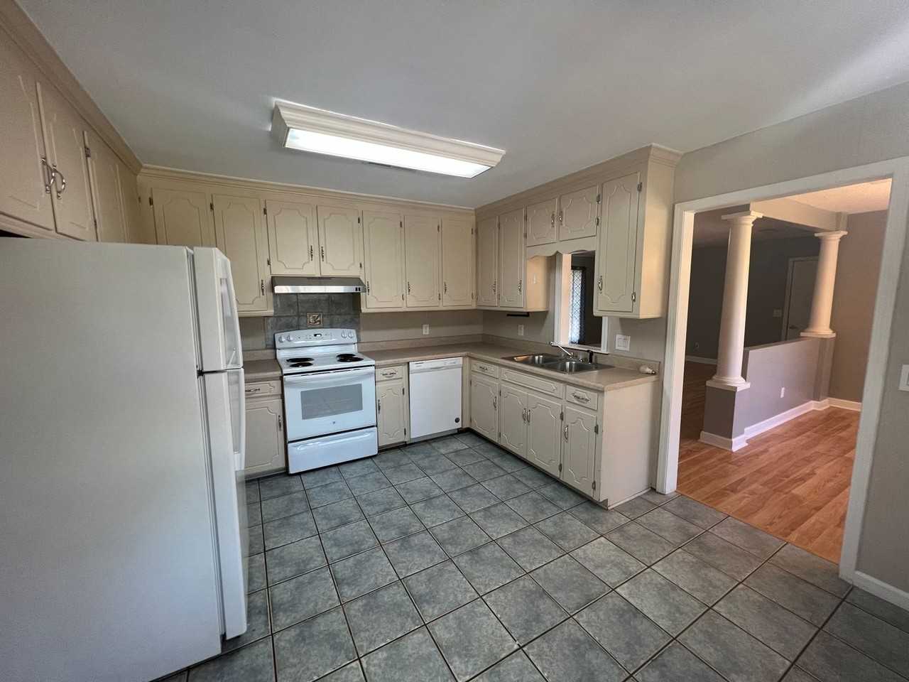 116 E Pondella Dr - Photo 2 of 13