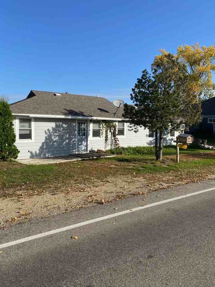 1046 S Lake Dr - Photo 2 of 18