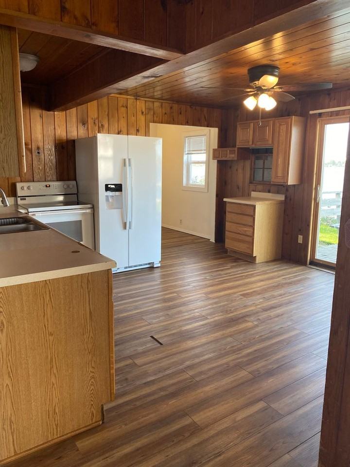 1046 S Lake Dr - Photo 3 of 18