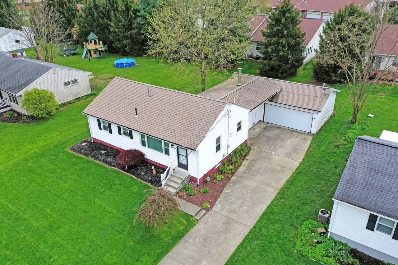 460 Rosewae Ave - Photo 3 of 50