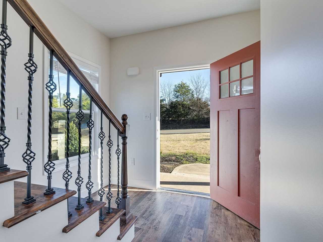 1716 Mccleary Bend Rd - Photo 4 of 27