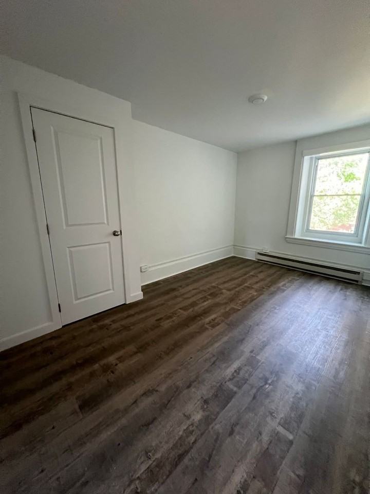 307 Main St - Photo 3 of 11
