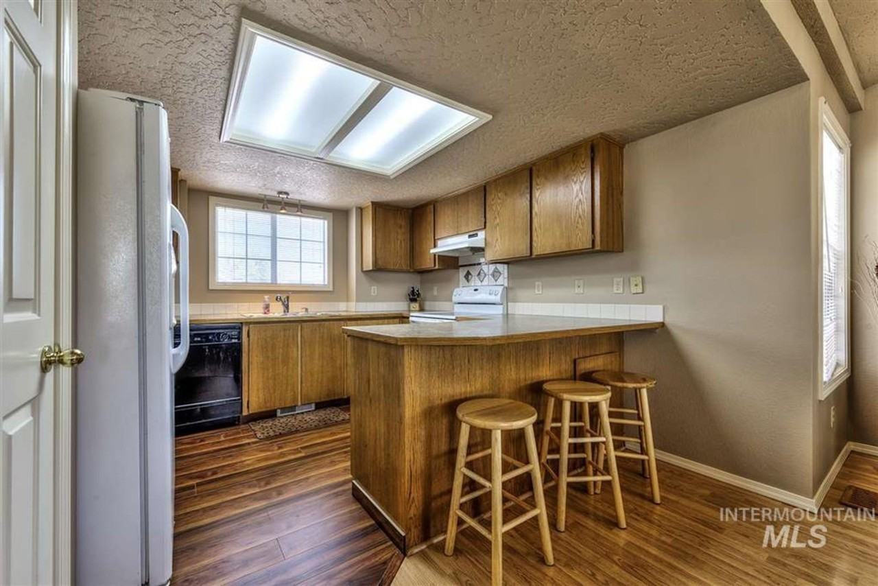 343 S Valley Dr - Photo 2 of 2