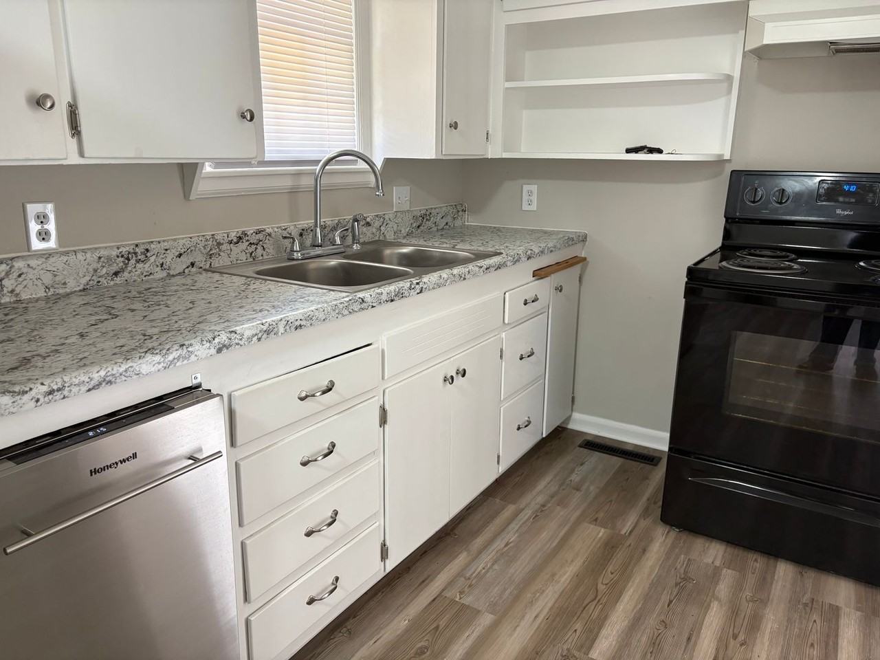 1053 N Terrace Dr - Photo 5 of 10
