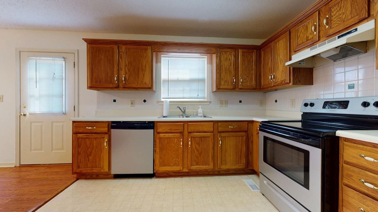 608 Wilderness Trl - Photo 4 of 14