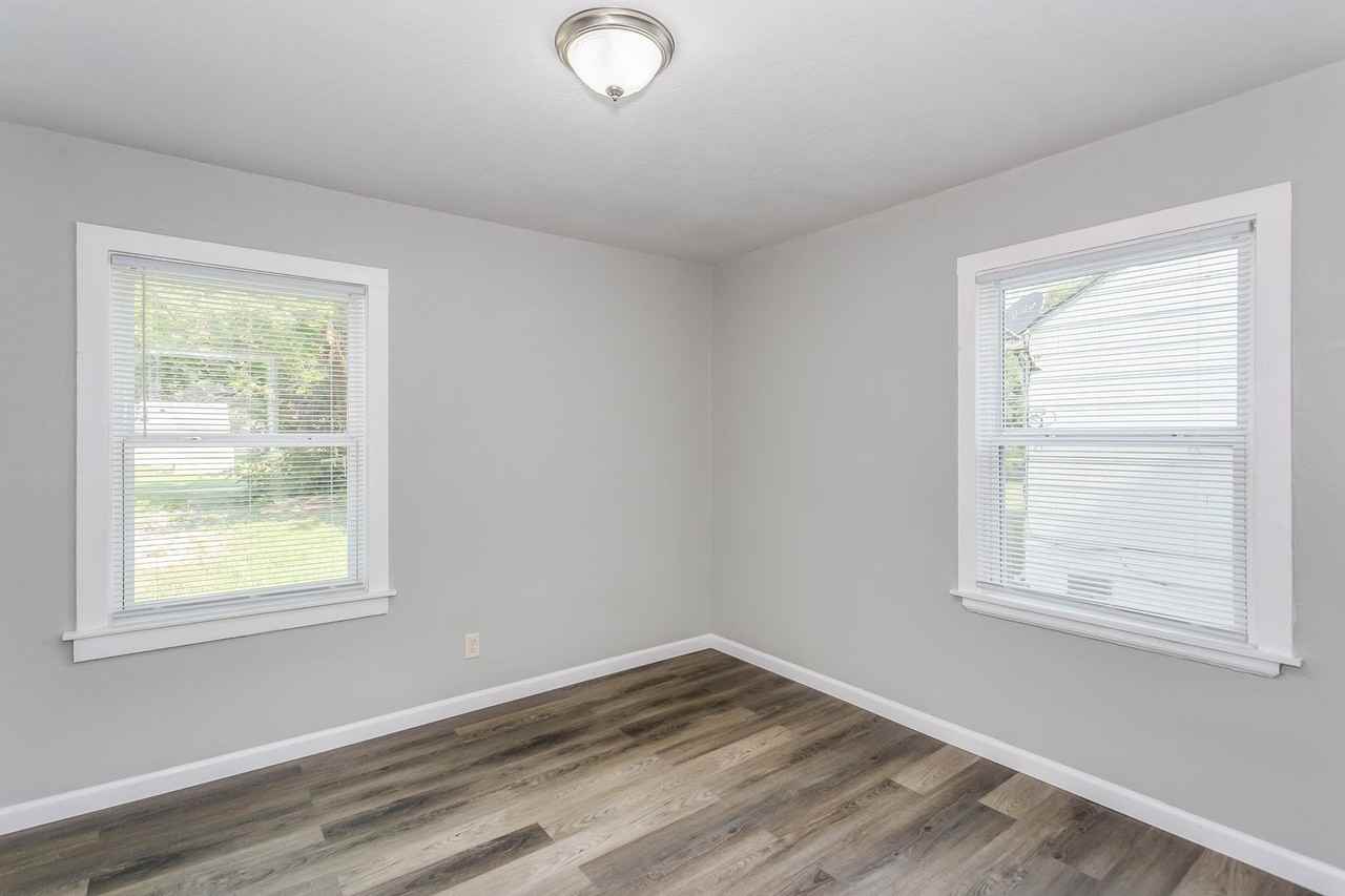847 S Pershing St - Photo 2 of 10