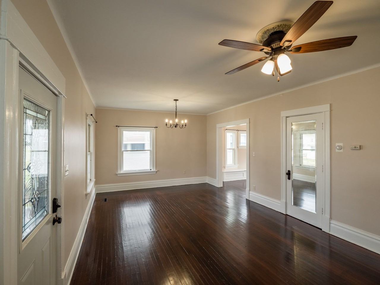 1611 6th Ave Se - Photo 2 of 29