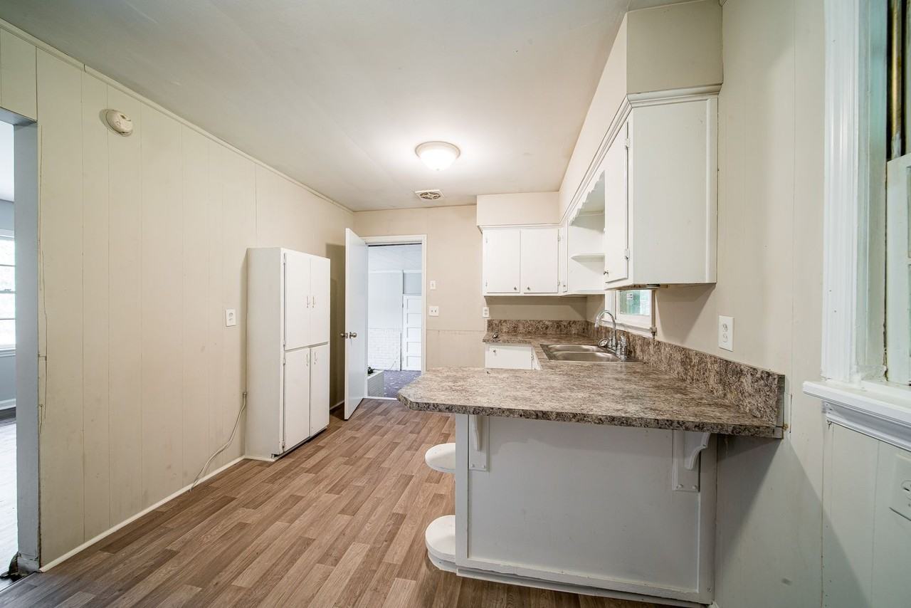 2320 Ginny Ave - Photo 2 of 23