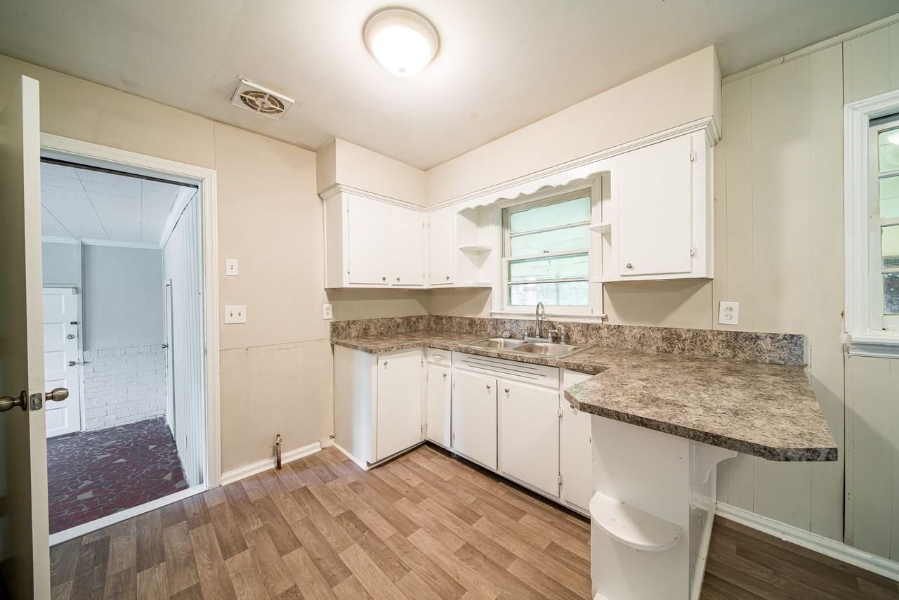 2320 Ginny Ave - Photo 3 of 23