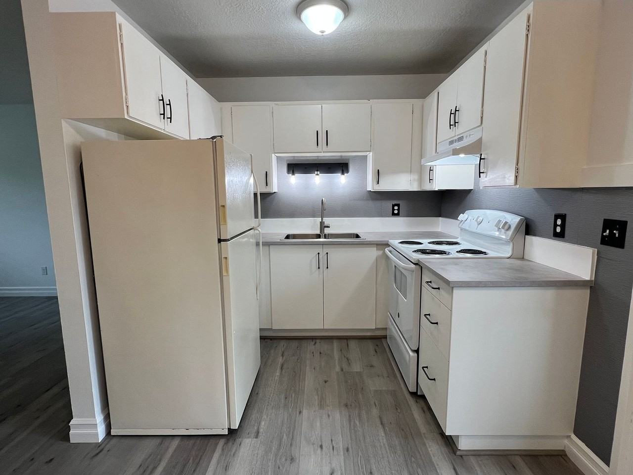 1025 Se 196th Ave - Photo 2 of 13