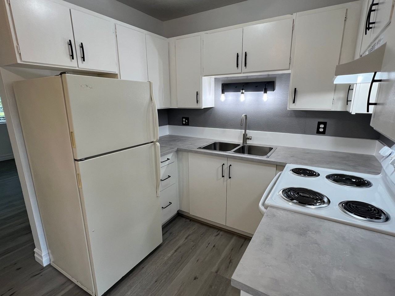 1025 Se 196th Ave - Photo 3 of 13
