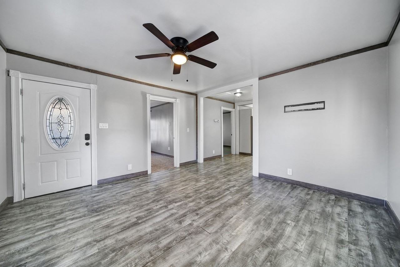 910 Gibbons Street - Photo 5 of 17