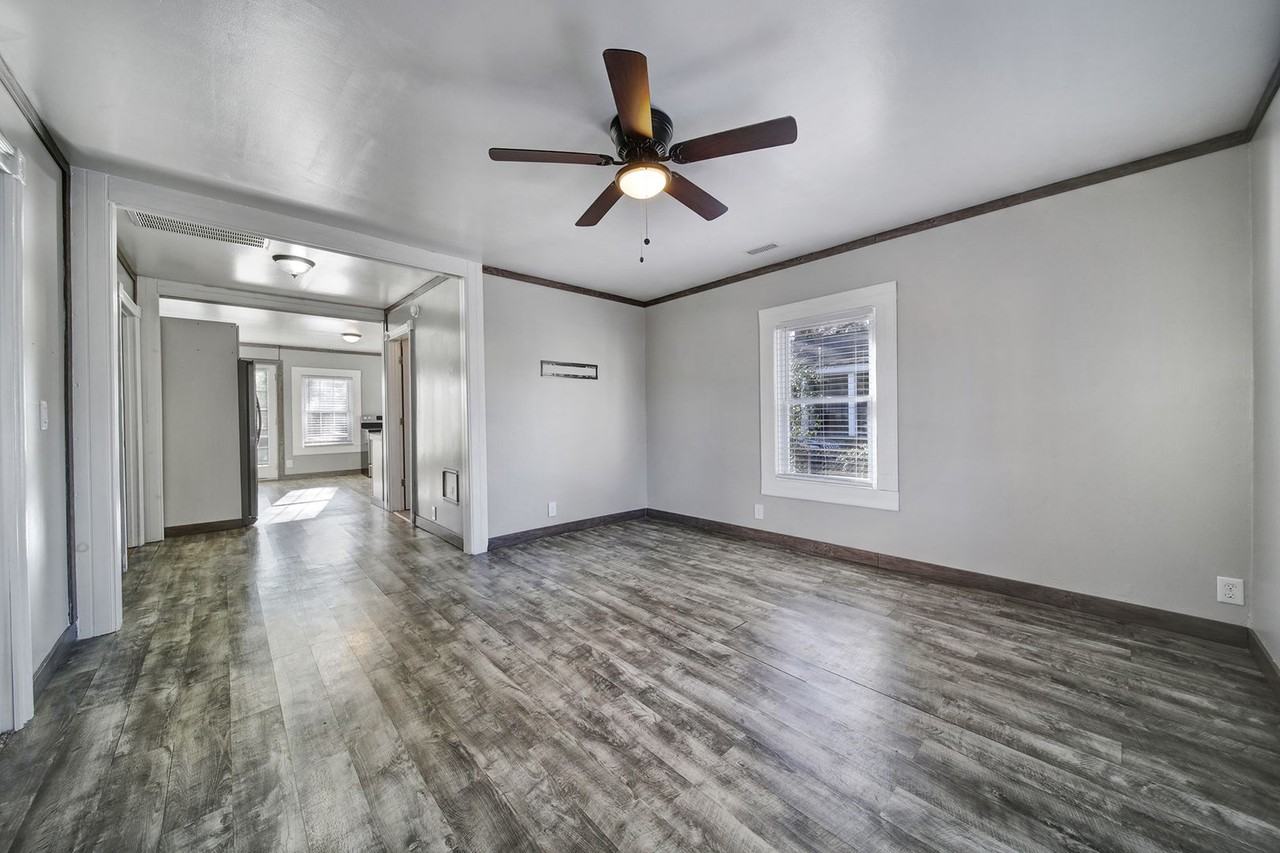 910 Gibbons Street - Photo 6 of 17