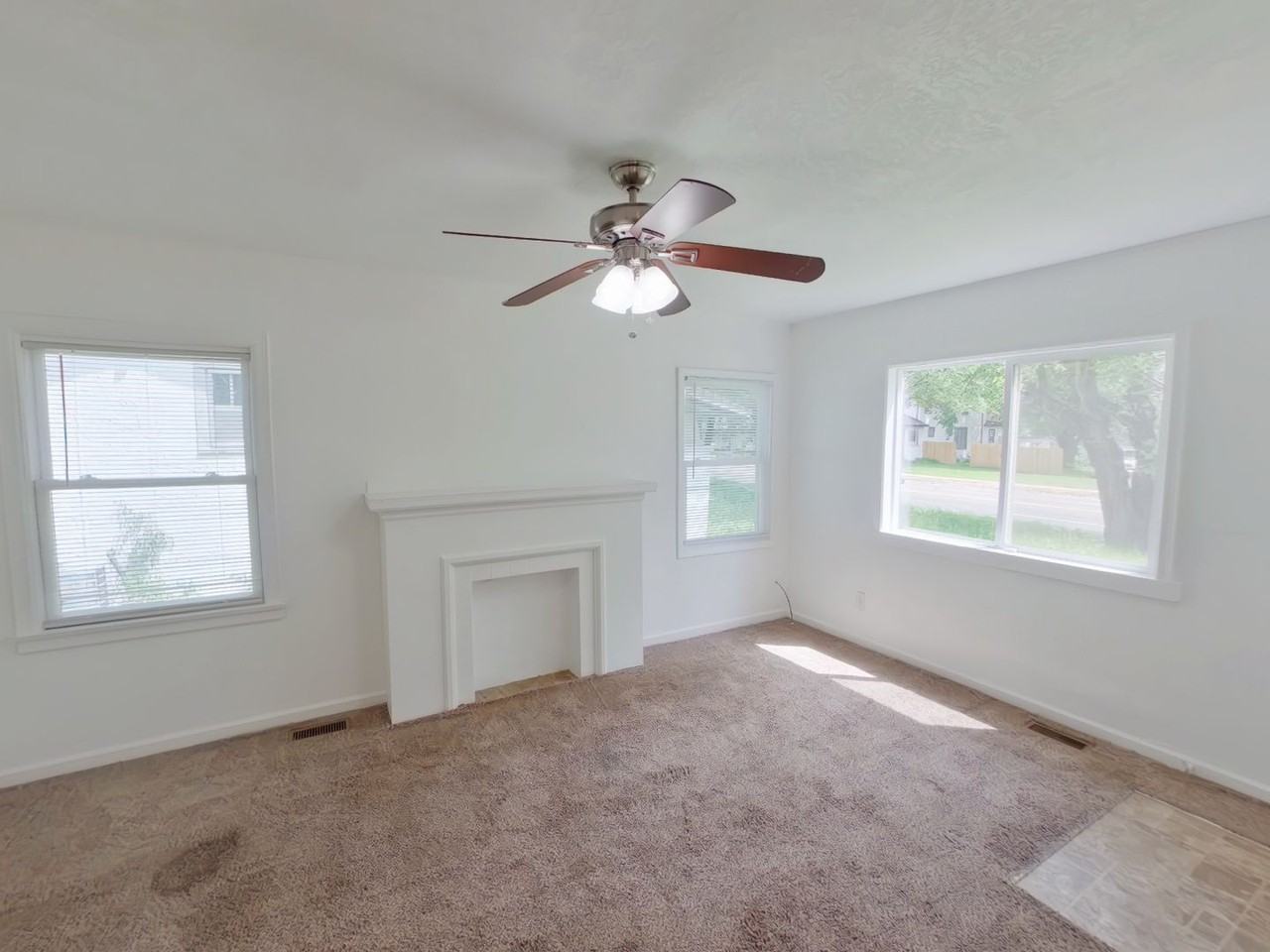 3028 W Maple St - Photo 3 of 18