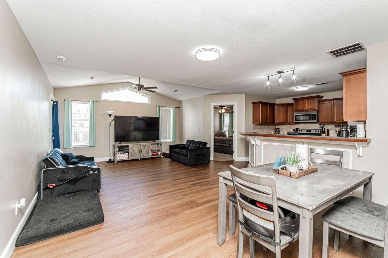 1017 Dagen Ln - Photo 4 of 26