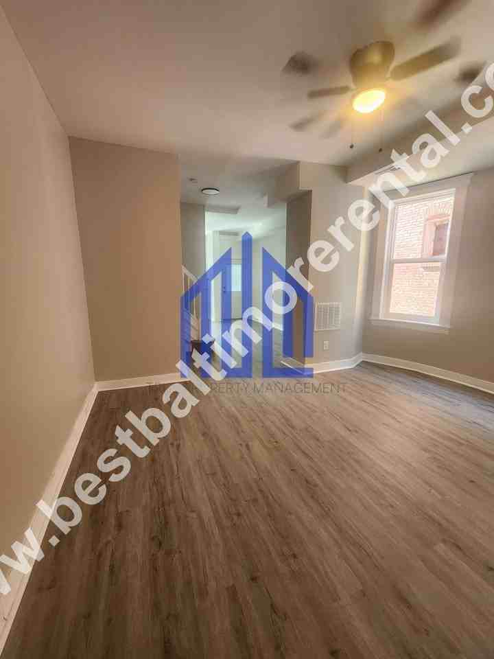 1611 Moreland Ave - Photo 3 of 10