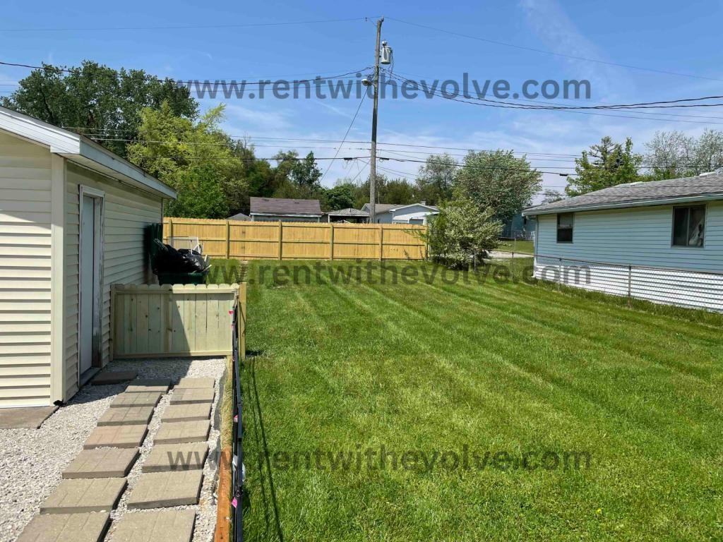 1502 Illinois St - Photo 2 of 16