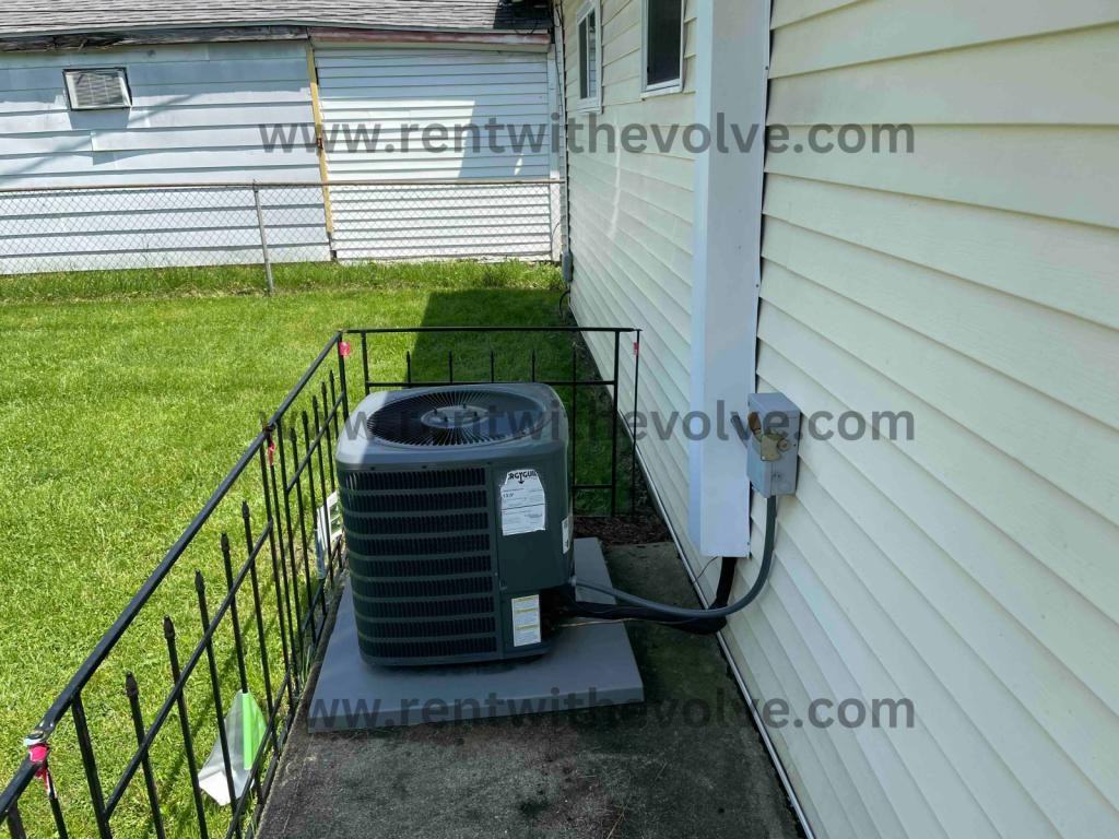 1502 Illinois St - Photo 4 of 16