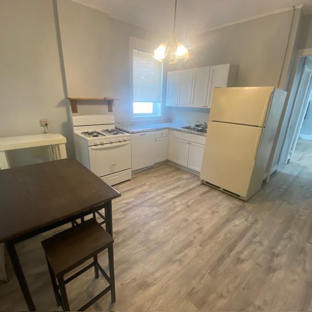 1573 Tibbits Ave - Photo 3 of 6