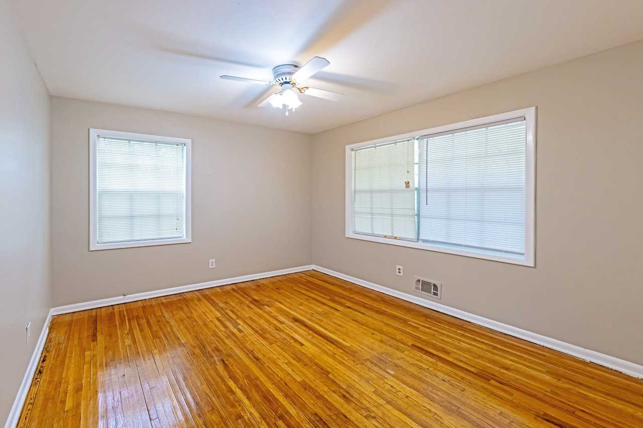 2145 Commodore Dr - Photo 7 of 9