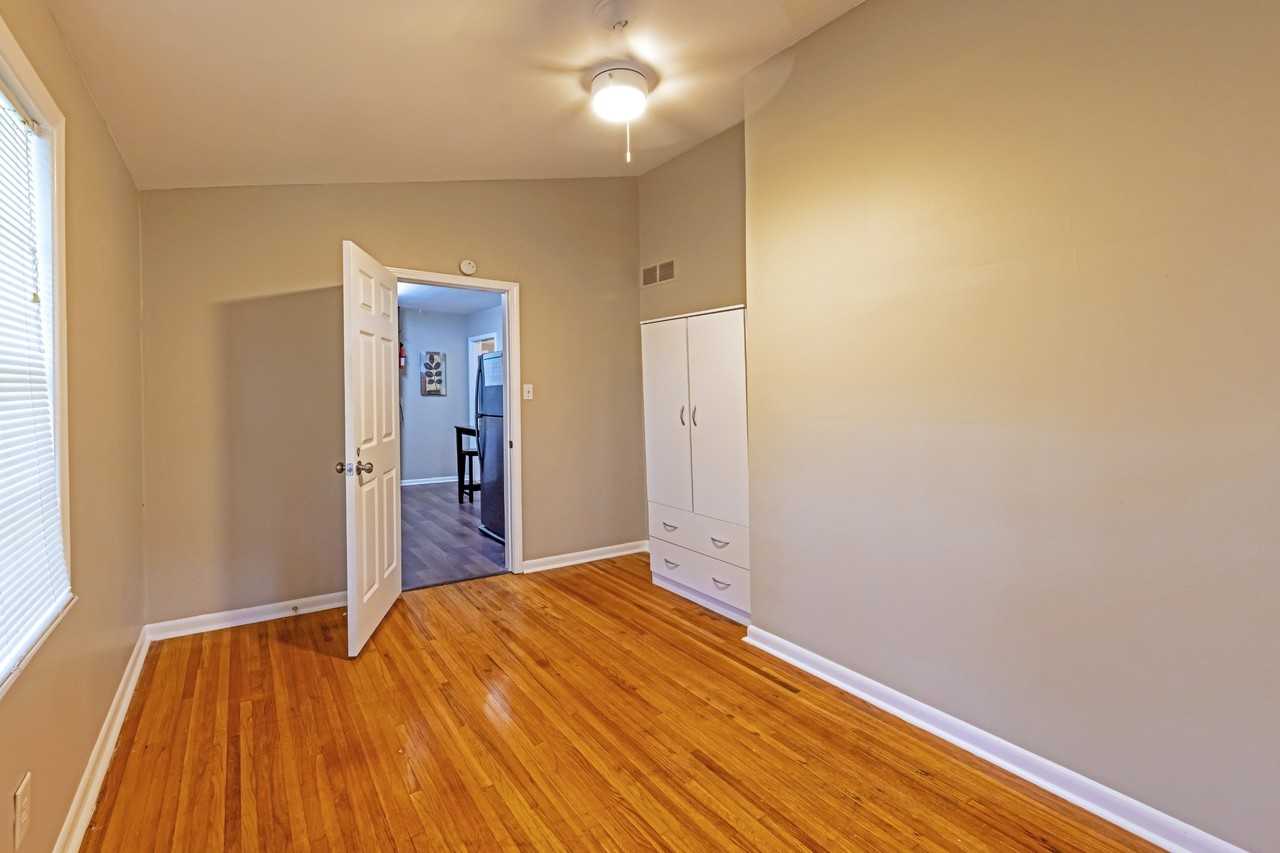 2145 Commodore Dr - Photo 5 of 9