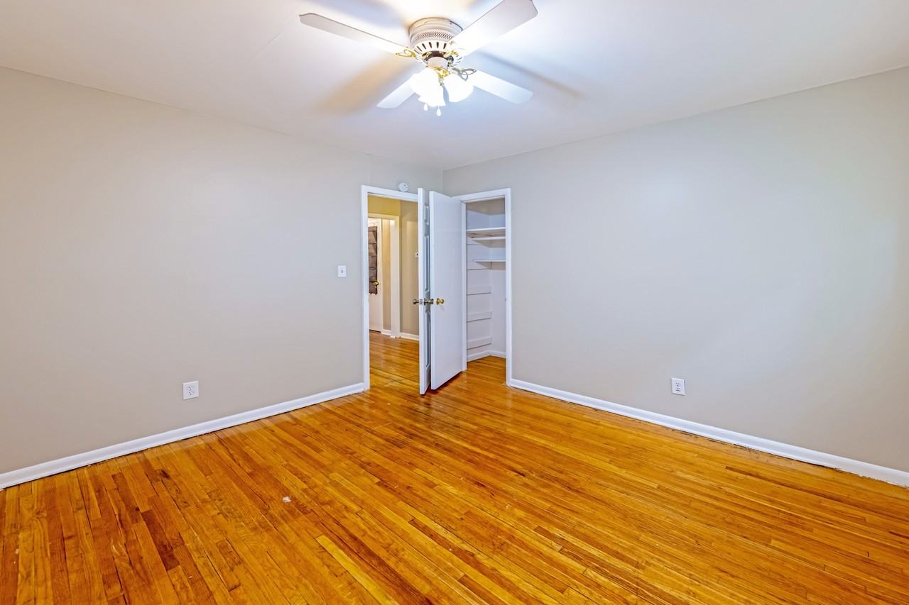 2145 Commodore Dr - Photo 4 of 9