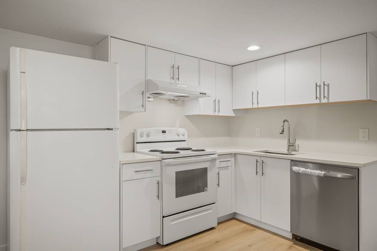 2286 154 Street - Photo 2 of 11