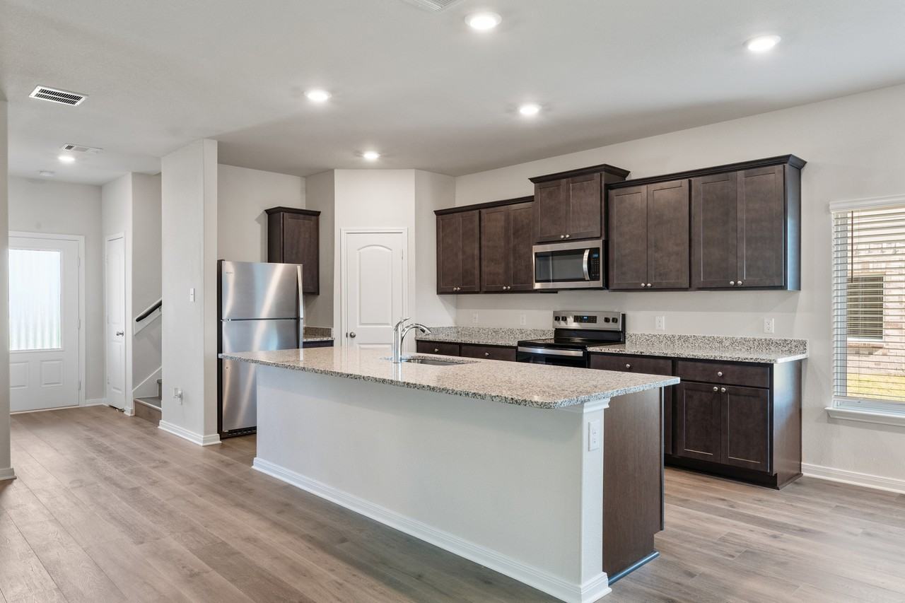 101 Magnolia Blvd - Photo 2 of 16