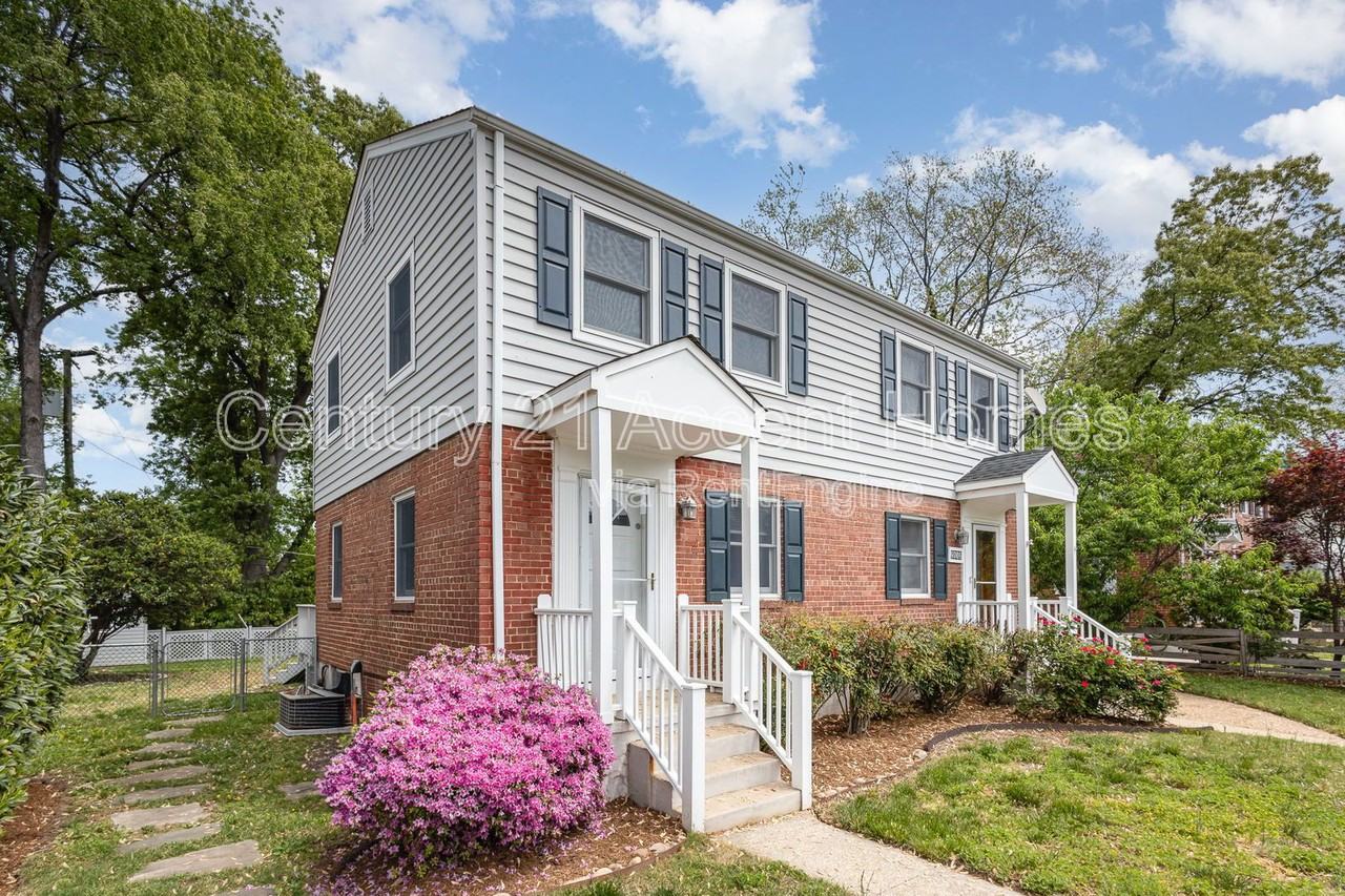 2034 Arlington Ter - Photo 2 of 28
