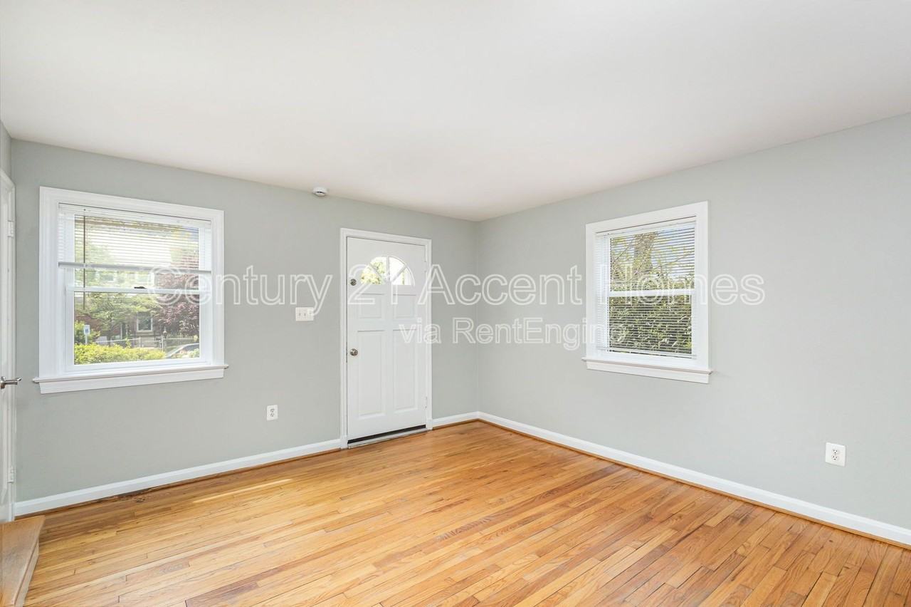 2034 Arlington Ter - Photo 3 of 28