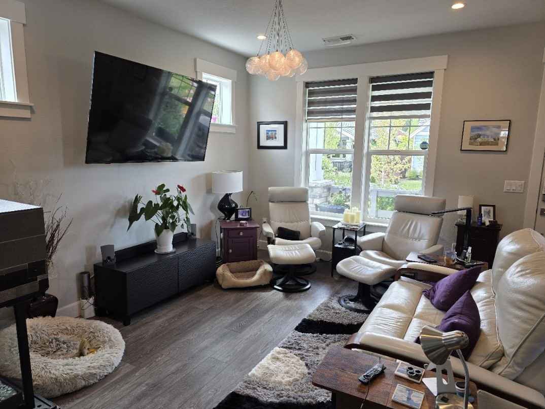 3844 Ne Joel St - Photo 5 of 12