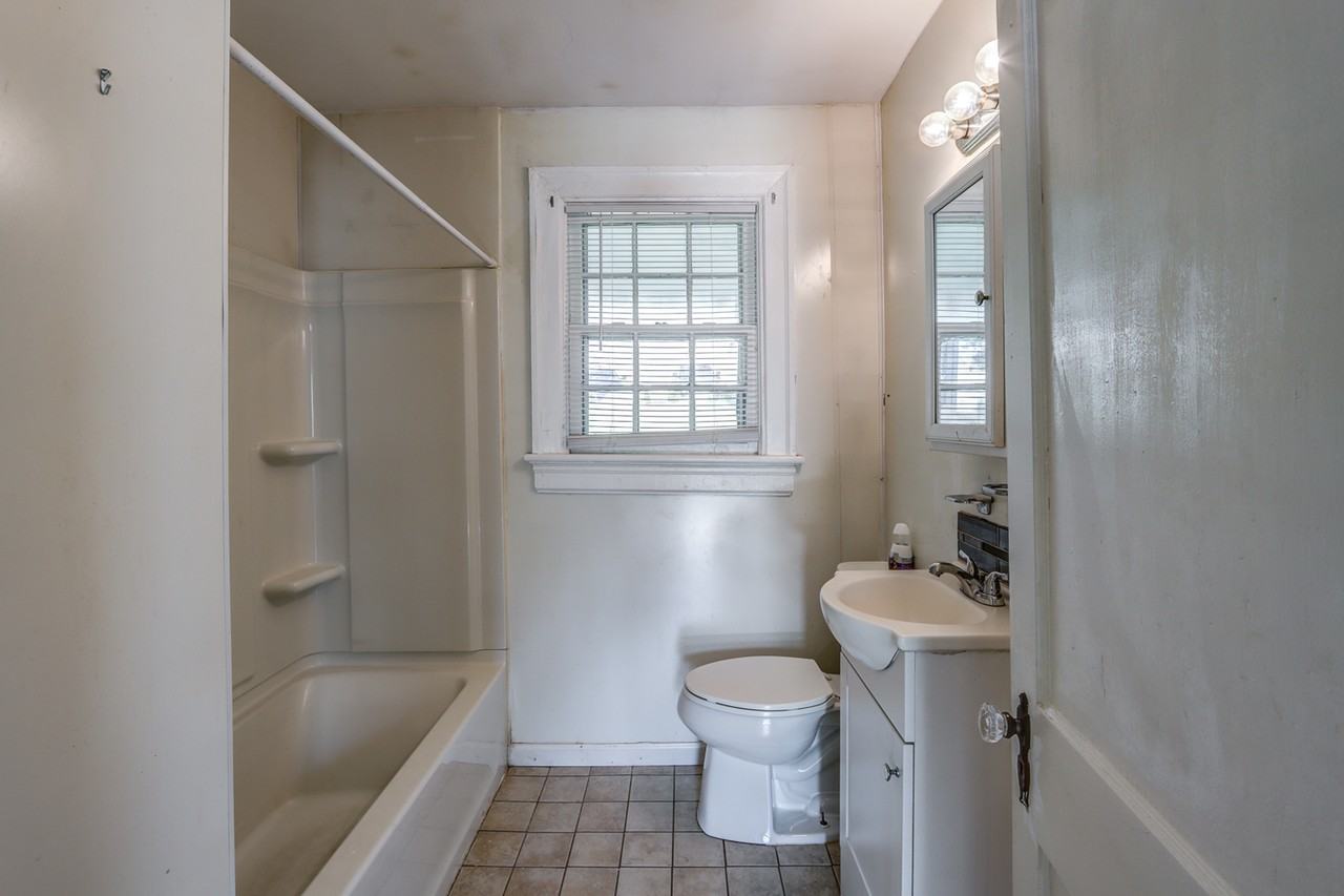 2021 Rose Ln - Photo 4 of 8