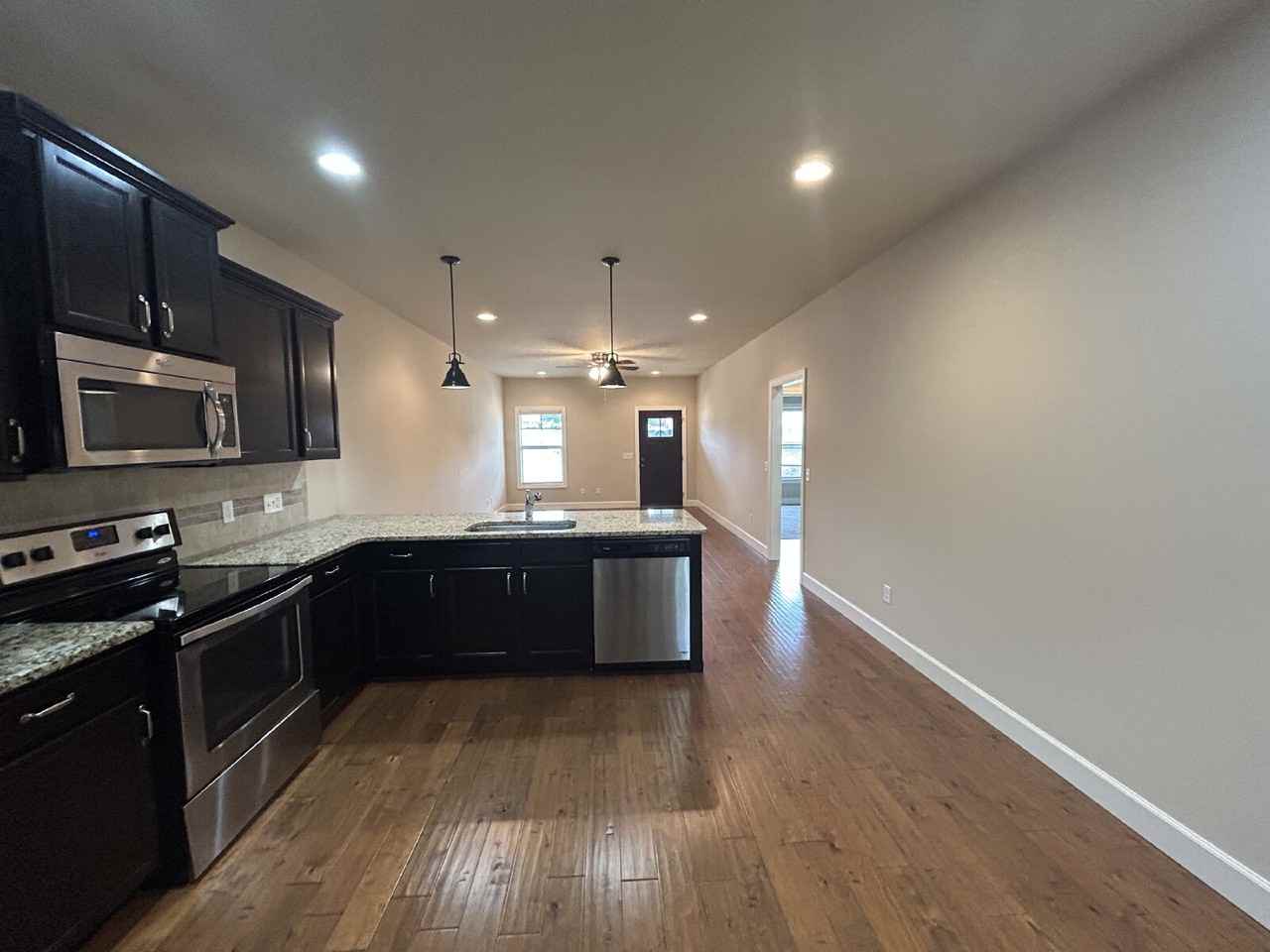 634 Cooper Sq - Photo 5 of 8