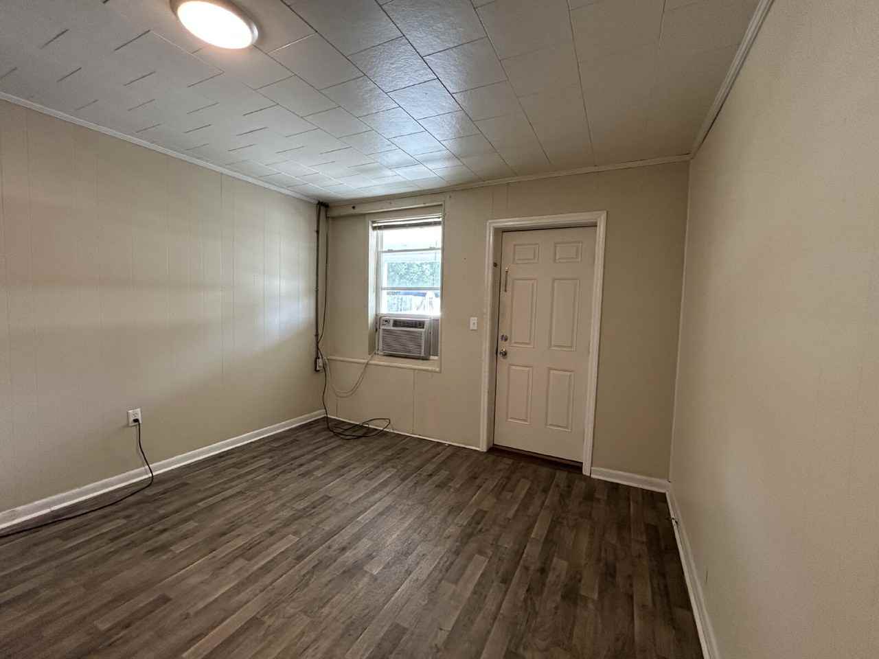 415 W Cypress St - Photo 2 of 7