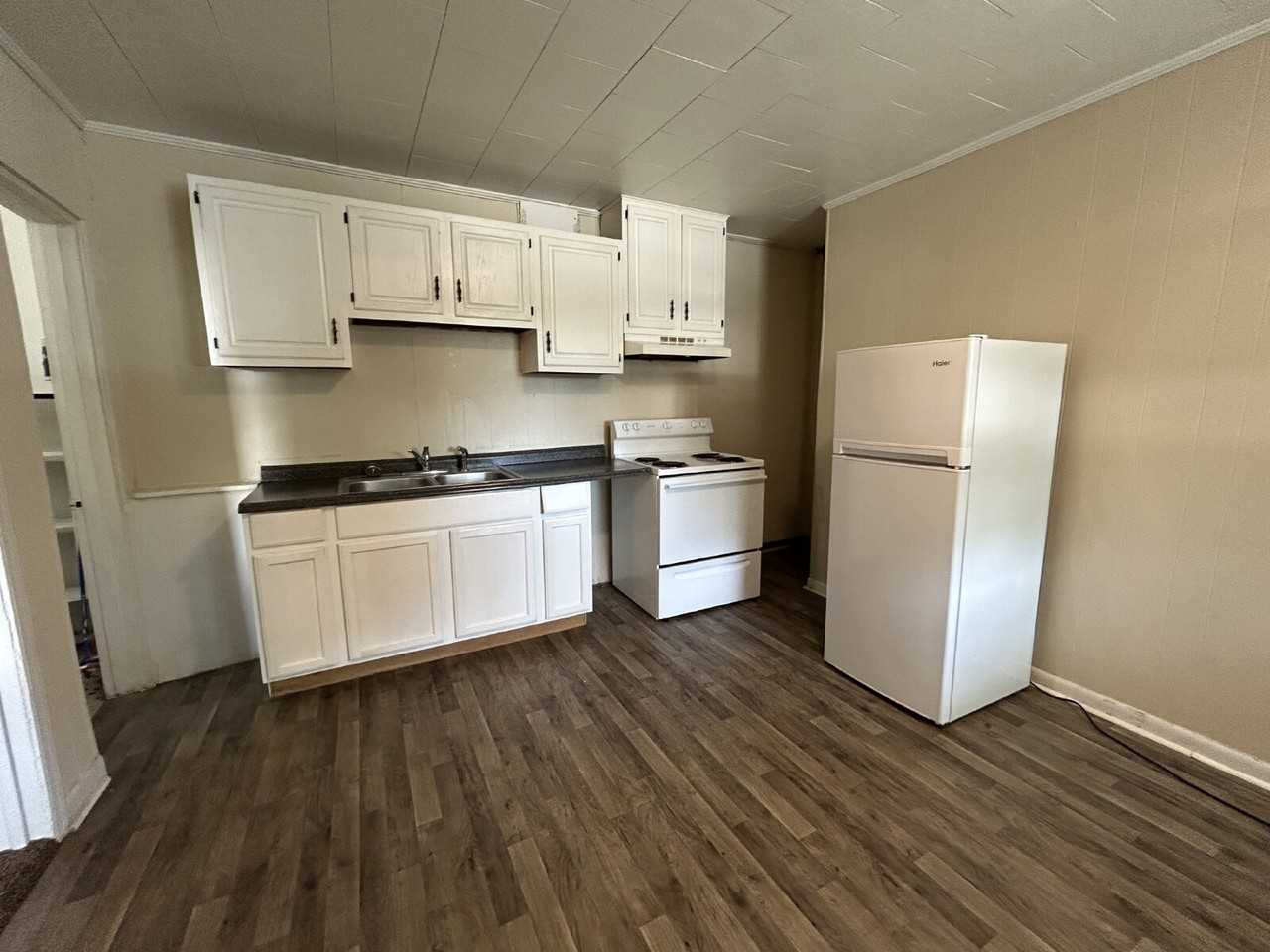 415 W Cypress St - Photo 3 of 7