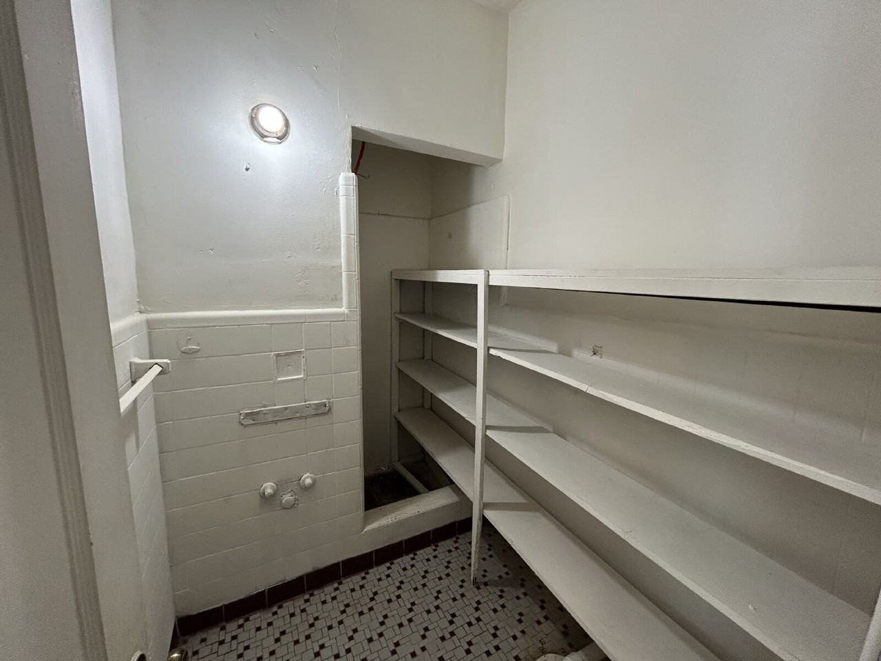 415 W Cypress St - Photo 4 of 7