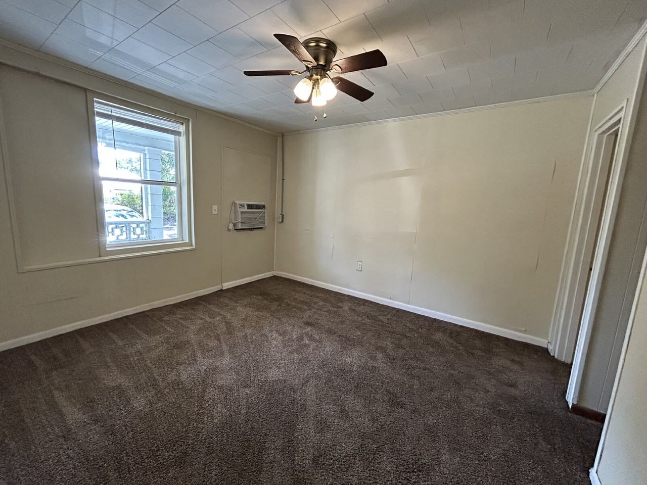 415 W Cypress St - Photo 5 of 7
